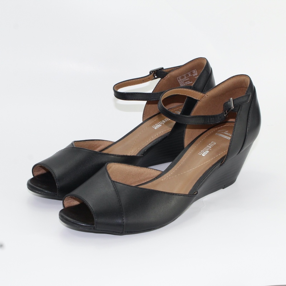 Clarks soft Cushion Black Sandal. Size 9